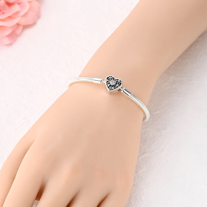 Shimmering Heart Clasp Snake Chain Bracelet