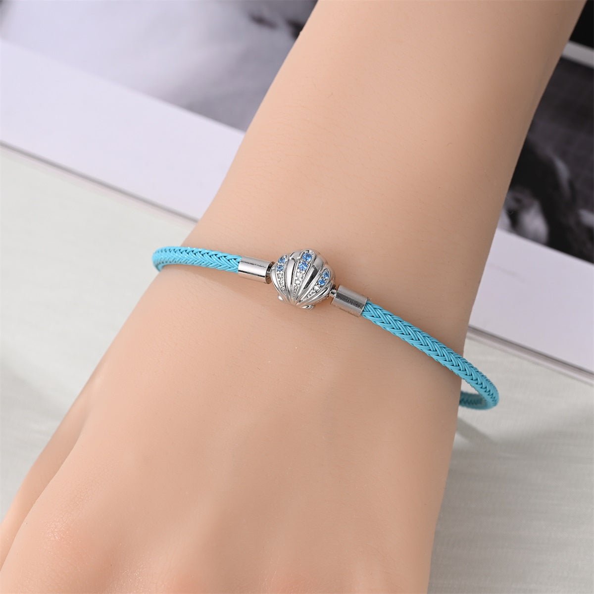 Amarante Jewelry Blue Braided Leather Bracelet with Seashell Clasp