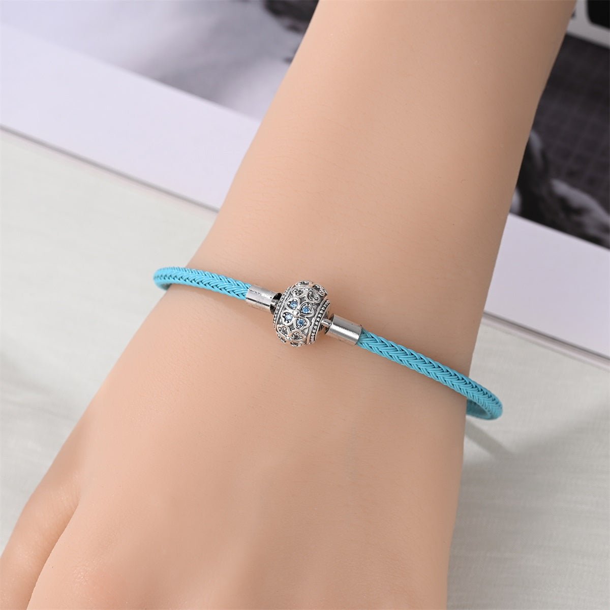 Amarante Jewelry Blue Leather Bracelet with Clover Clasp