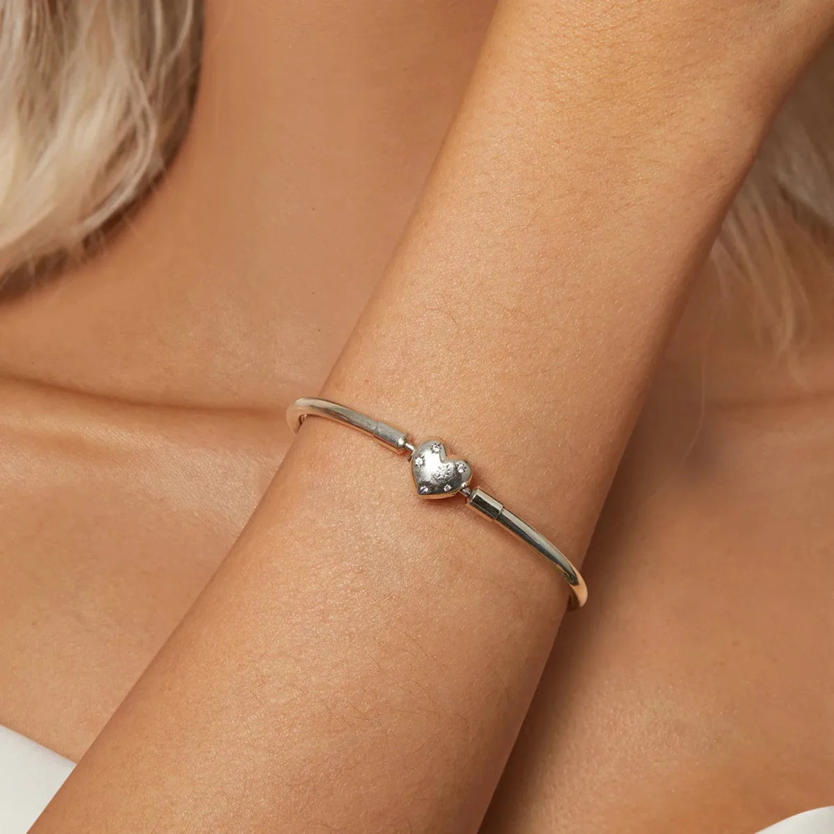 Amarante Jewelry Celestial Heart Starry Clasp Bangle