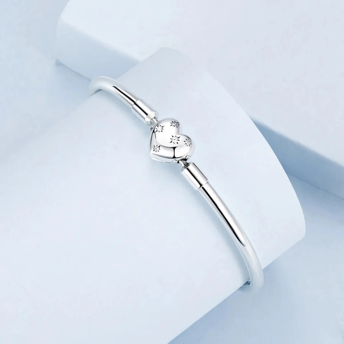 Amarante Jewelry Celestial Heart Starry Clasp Bangle