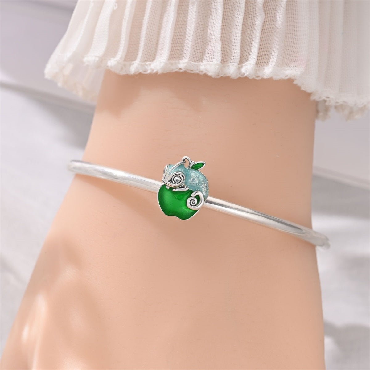 Amarante Jewelry Chameleon on Green Apple Charm