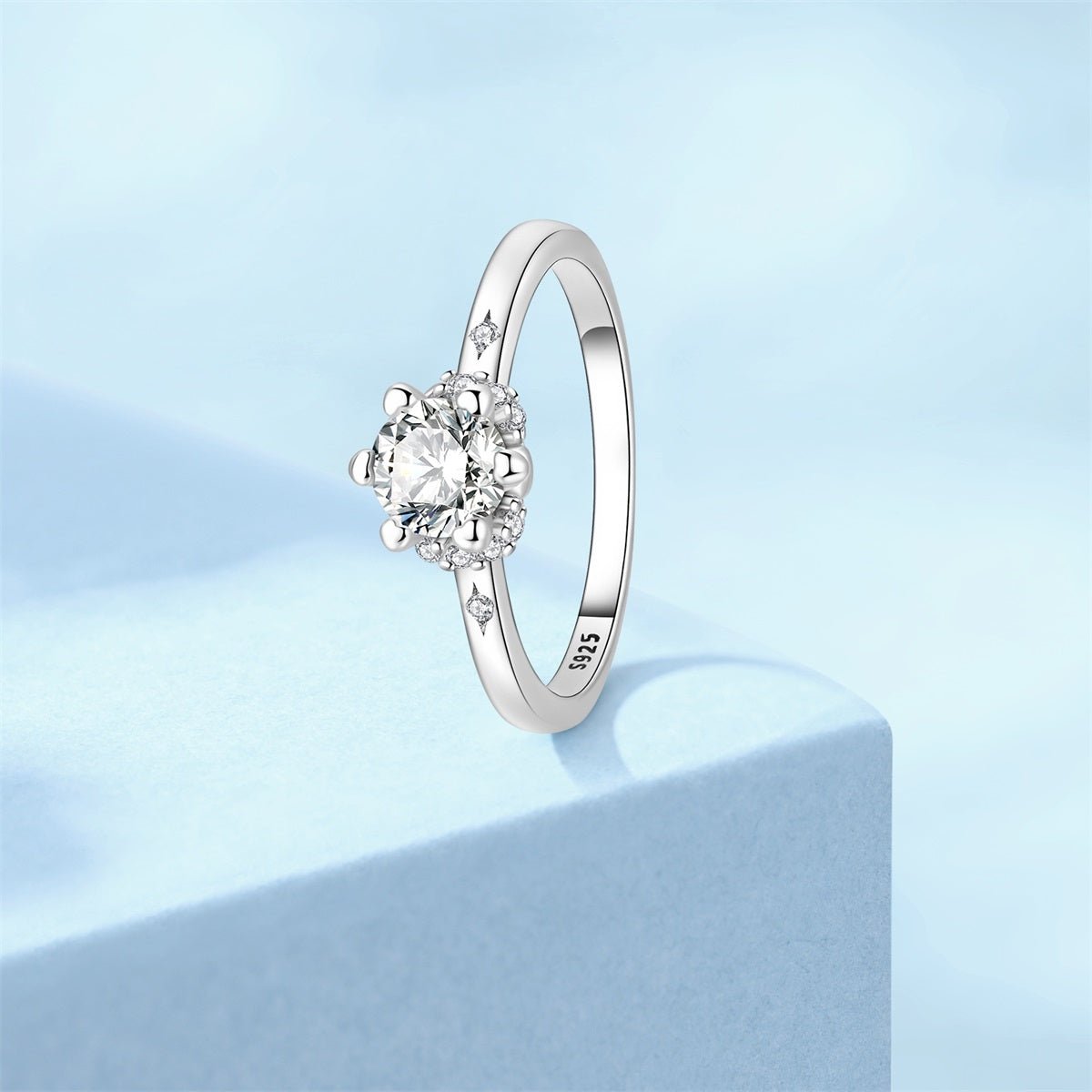 Amarante Jewelry Classic Halo Round Cut Sparkle Ring