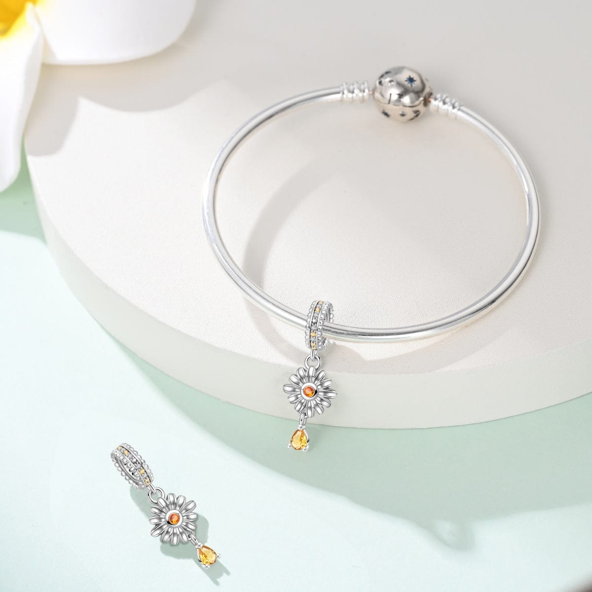Amarante Jewelry Daisy Bloom Dangle Charm