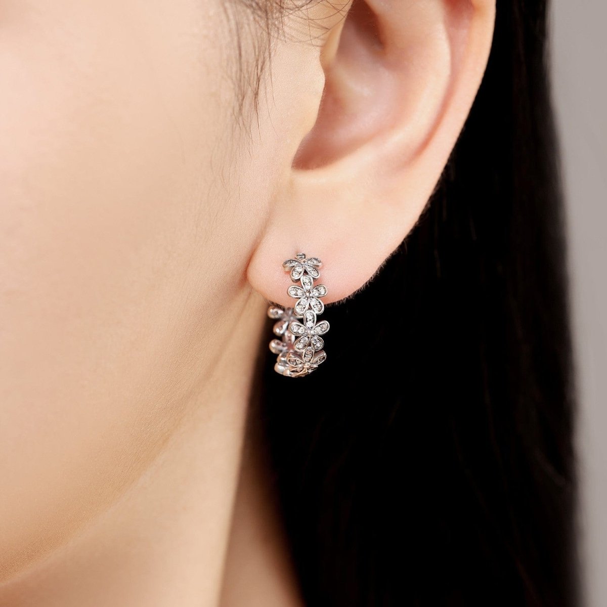 Amarante Jewelry Dazzling Daisy Floral Hoops