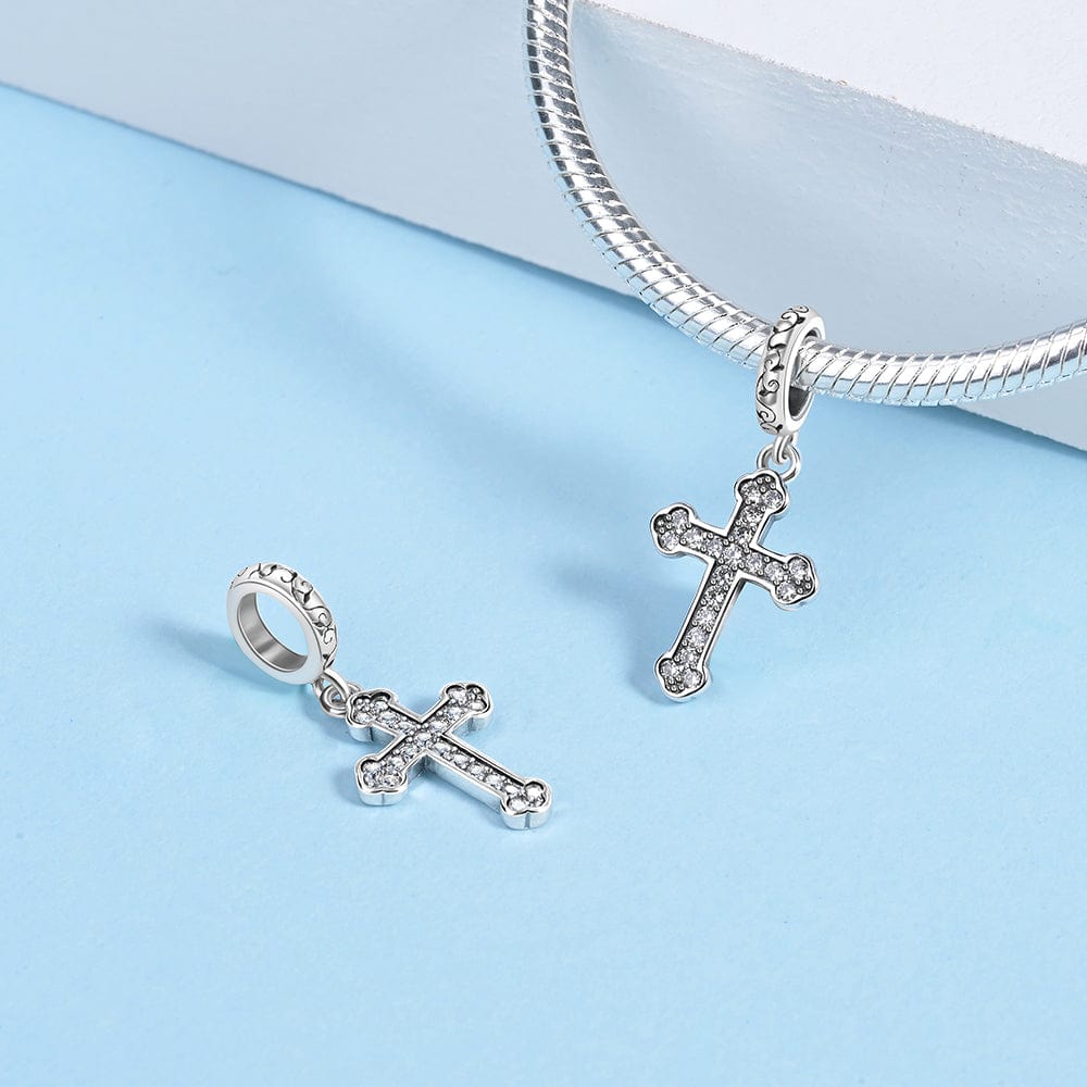 Amarante Jewelry Sparkling Cross Pendant