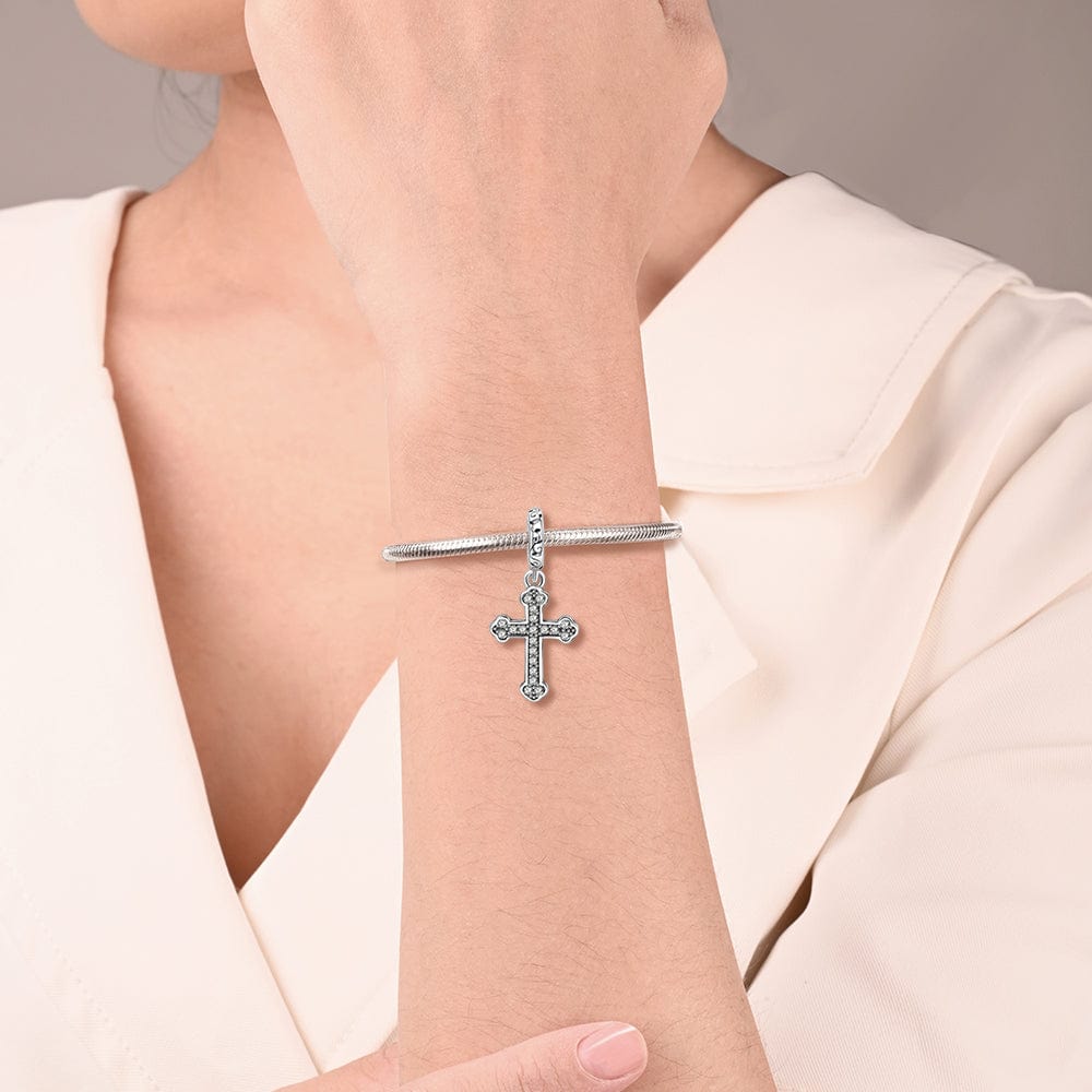 Amarante Jewelry Sparkling Cross Pendant