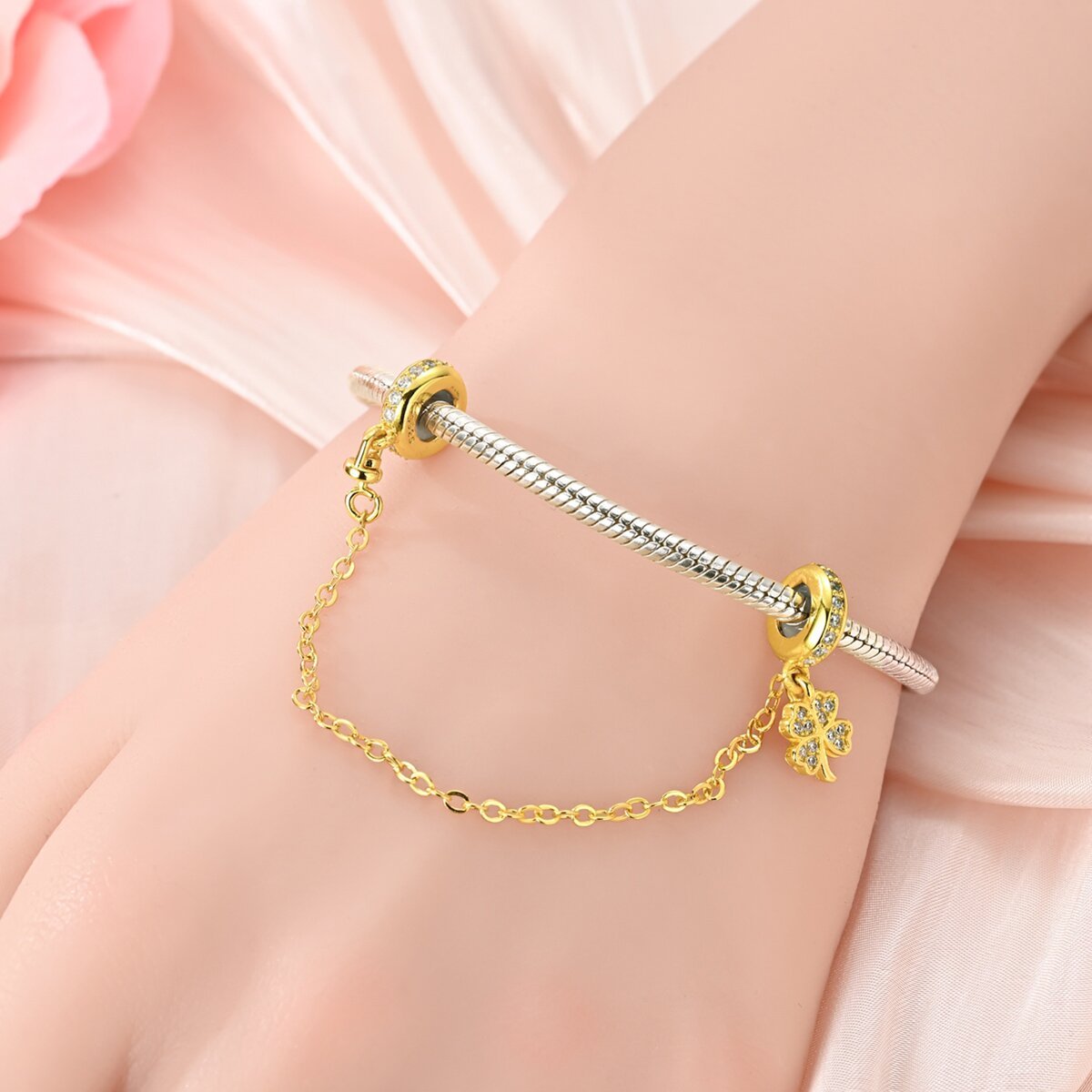 Amarante Jewelry Golden Clover Safety Chain Charm