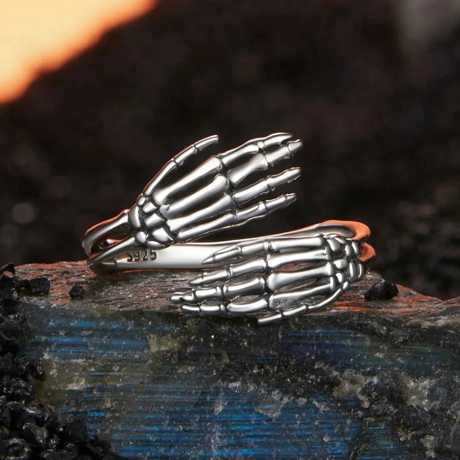 Amarante Jewelry Halloween Skeleton Hands Hug Ring