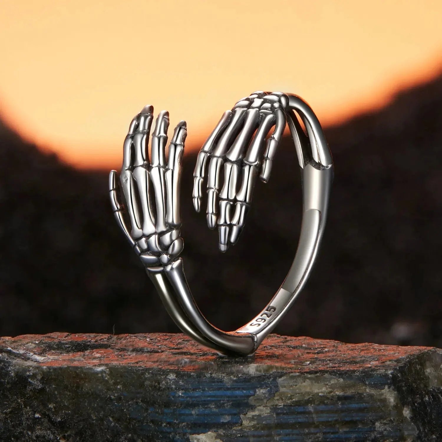 Amarante Jewelry Halloween Skeleton Hands Hug Ring