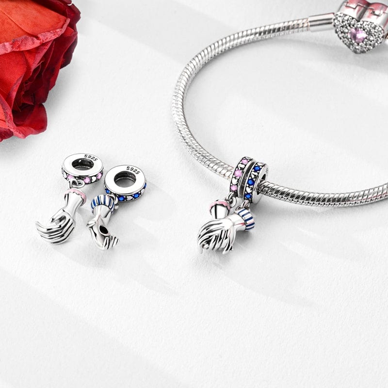Amarante Jewelry Linked Hands of Love Charm