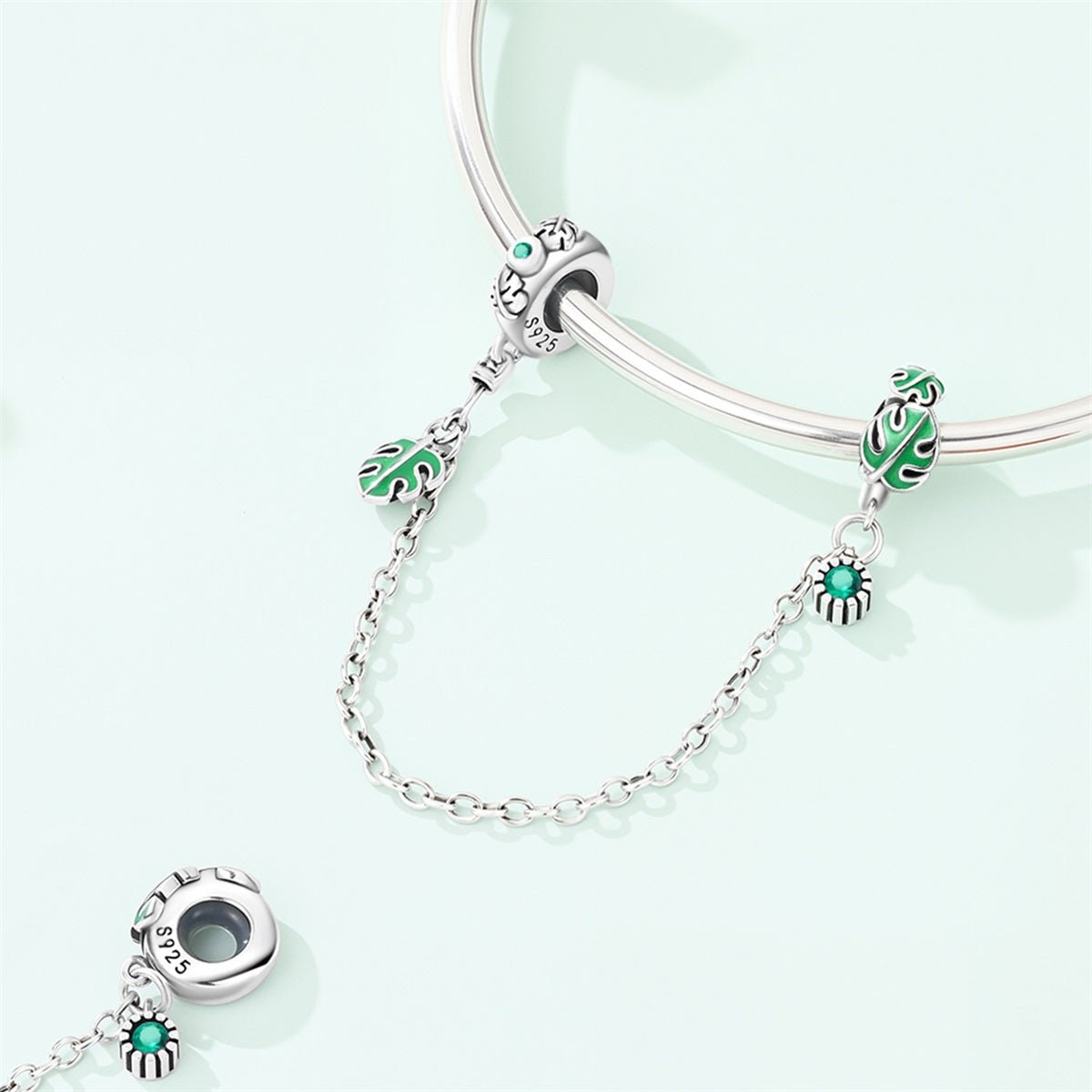 Amarante Jewelry Monstera Leaf Safety Chain Charm