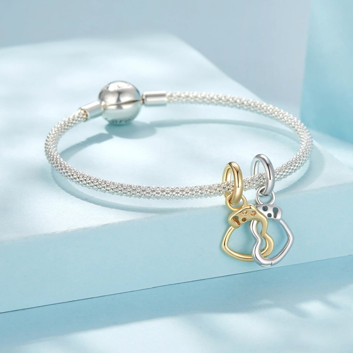Amarante Jewelry Openable & Splittable Handcuffs Dangle Charm