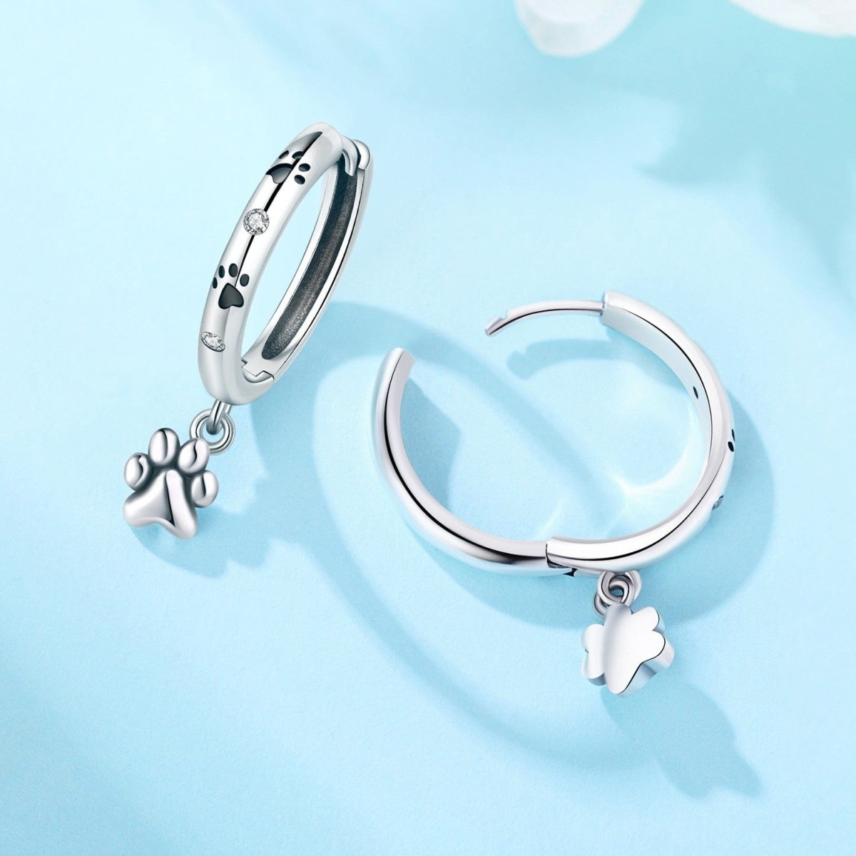 Amarante Jewelry Paw Print Hoop Earrings