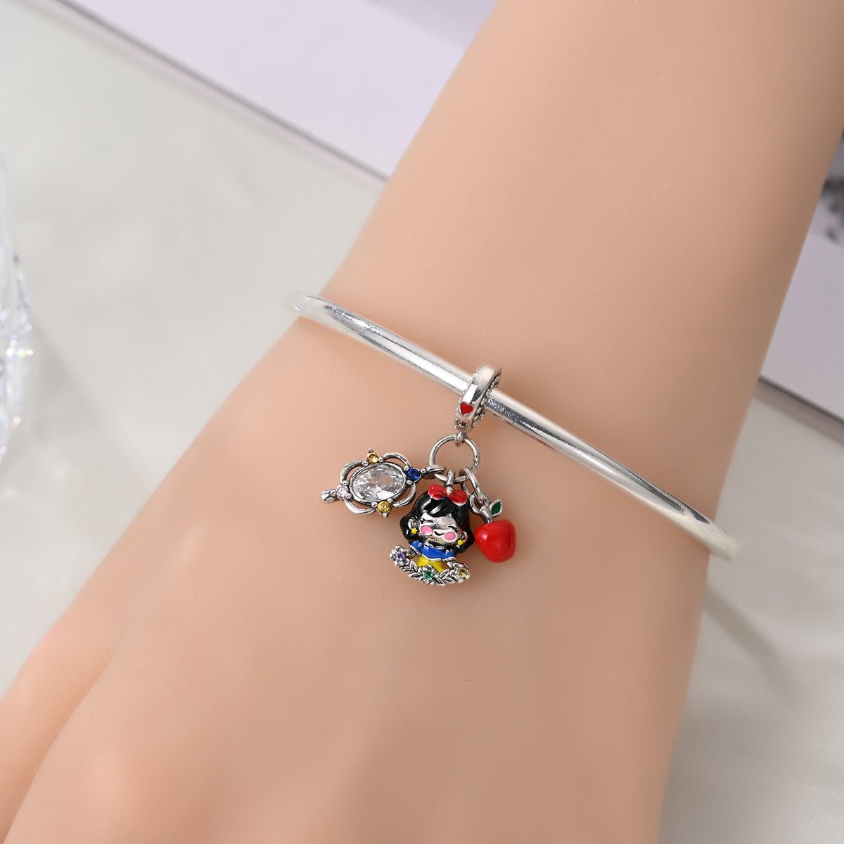 Amarante Jewelry Snow White with Apple, Mirror, & Flower Dangle Charm
