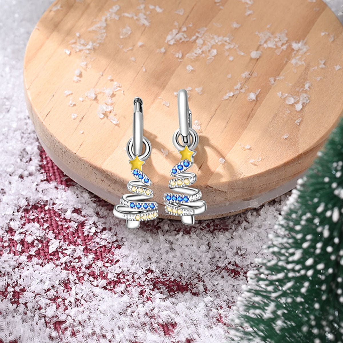 Amarante Jewelry Sparkling Christmas Tree Spiral Earrings