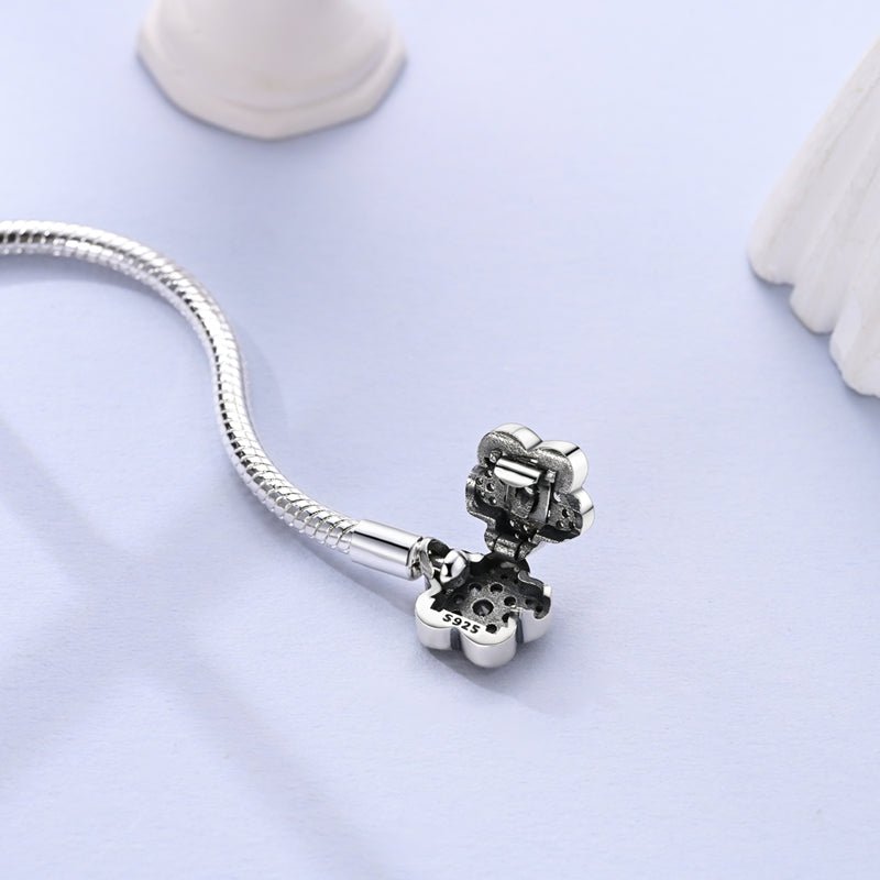 Amarante Jewelry Sparkling Floral Charm Bracelet