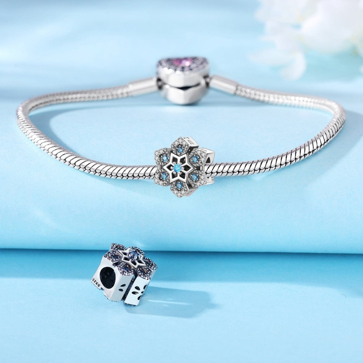 Amarante Jewelry Sparkling Snowflake Pavé Charm