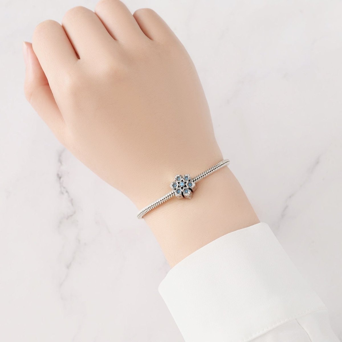 Amarante Jewelry Sparkling Snowflake Pavé Charm