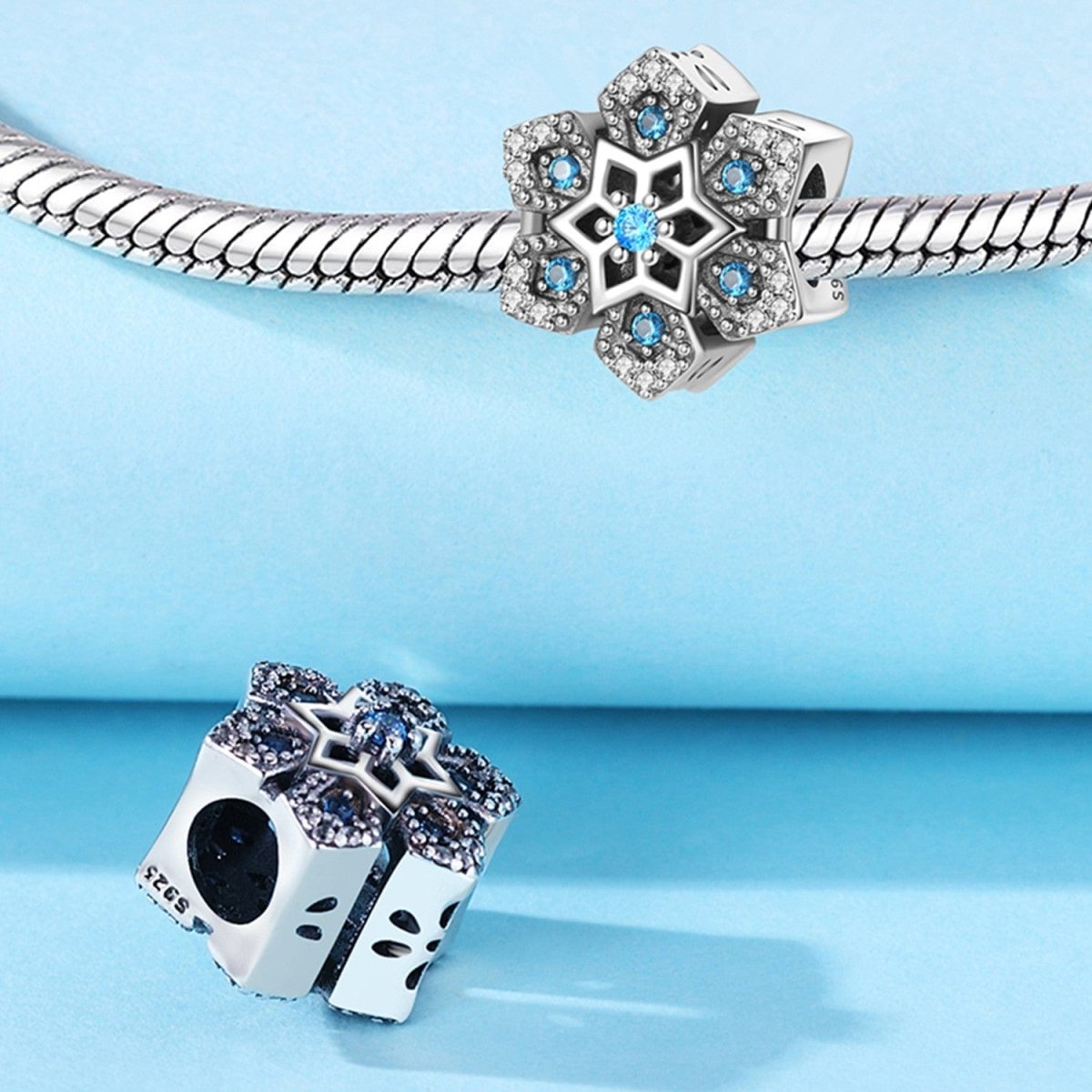 Amarante Jewelry Sparkling Snowflake Pavé Charm