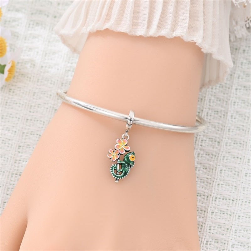 Amarante Jewelry Temperature - Changing Chameleon & Flower Dangle Charm